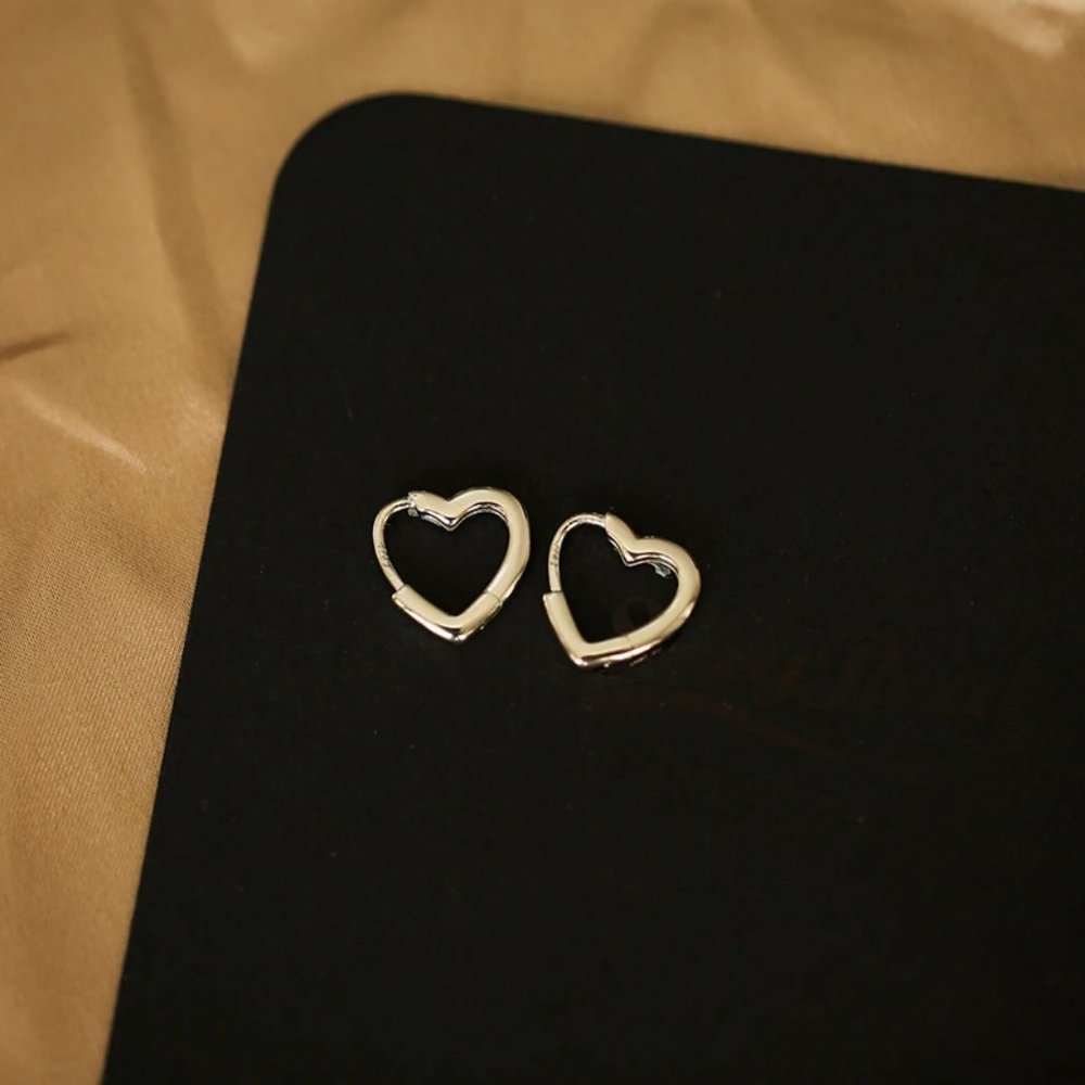 *NEW Gold/925 Sterling Silver Heart Hoop Earrings - Picture 4 of 9